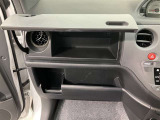 取り出しやすく、しまいやすい収納スペースが満載です。ティッシュやペットボトル等、用途に合わせた収納が可能ですので、使い方はあなた次第!