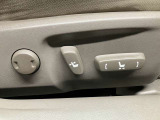 【パワーシート】電動でシートポジションの変更が可能です。手動式より細かくシート設定が可能ですのでより快適な姿勢でドライブを楽しんで頂けるでしょう。
