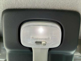 ルームランプは明るいLEDを採用しております!