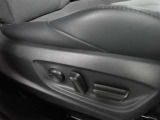 運転席の座席の位置や角度を電動で調整できるので、運転しやすいドライビングポジションが簡単につくりだせます