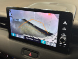 バックカメラを装備!後退時にナビ画面へ車両後方の映像を表示し、目視では確認しにくい場所の安全確認をサポート。狭い駐車場での車庫入れや縦列駐車にも役立つ、嬉しい装備です。