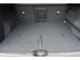 60:40の可倒式シートバックを採用しています。長さのあるお荷物を積まれても後席にゆったりご乗車いただけます。