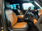 運転席はドライバーをしっかり包み込むように設計されており、長時間のドライブも問題御座いません。また大きな傷や、汚れなどなく綺麗な状態で入庫しています
