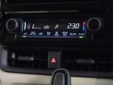 車内を快適に、オートエアコンを装備しています。