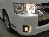 LEDヘッドライトです。デザイン性がよくとても明るいので、夜間の走行や悪天候でも安心です。しかも長寿命!