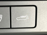 【パワーバックドア】スマートキーや運転席のボタンを押すだけでリアゲートが自動で開閉します!荷物を持っている時や、高い位置にあるバックドアを閉める際に便利な機能です♪