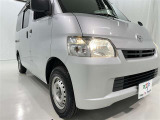 明るいライトが夜道を明るく照らしてくれます。 運転する上で、道路状況をいかに早く認識できるか重要なポイントです。 白色光が暗い道も明るく照らしてくれますよ。