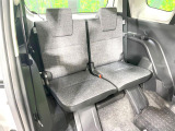 床下収納式のサードシートです。座席部分をコンパクトに収納でき、広大な荷室スペースとしてお使いいただけます!乗車人数や荷物の量など利用シーンに合わせて3列目を有効活用でき、とっても便利♪