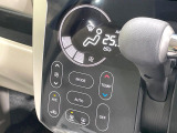 【オートエアコン】一度お好みの温度に設定すれば、車内の温度を検知し風量や温度を自動で調整。暑い&hellip;寒い&hellip;と何度もスイッチ操作をする必要はありません。快適な車内空間には必須の機能ですね♪