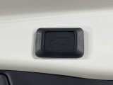 【パワーバックドア】スマートキーや運転席のボタンを押すだけでリアゲートが自動で開閉します!荷物を持っている時や、高い位置にあるバックドアを閉める際に便利な機能です♪