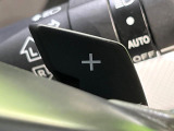 【パドルシフト】ハンドルから手を離さずに素早くシフトアップ&ダウンができるので、エンジンブレーキを使う下り坂や高速道路の合流で加速したい場面で役立ちます。