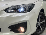 【LEDヘッドライト】悪天候や夜間走行時も良好な視界を確保し安心して運転できる高輝度LEDヘッドライトを装備!点灯速度が早く、消費電力も抑えられています。
