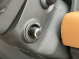 【電動ステアリングコラム】シートメモリーと合わせて使用すると複数人運転する場合は、お好きなポジションを記憶する事ができます。細かな調節も可能なため、ストレスなく運転が出来ます。