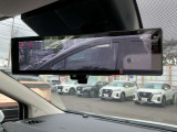【インテリジェントルームミラー】切替レバーで後方を見やすく映像にできます。