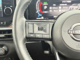 【ステアリングスイッチ】運転中視界をそらすことなくオーディオ操作ができます。