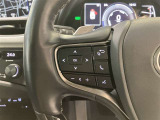 手元で操作が出来るのは便利ですよ!安全運転にも繋がり各種のスイッチが付いてますので、運転中に余所見することがありませんね!運転しながら操作が出来る画期的装備!これ便利です。