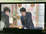 テレビ番組を画面で視聴でき、停車中の待ち時間を過ごす際にも便利です。映像が見やすく表示され、休憩中にテレビを楽しみたい方にうれしい装備。視聴は停車時にお楽しみください。