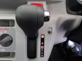 インパネシフトで足元の空間も広く使えます。