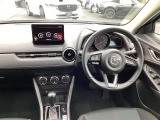シンプルで使い易い運転席です。
