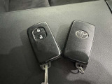 キーを取り出さずにドアを施錠&解錠。クルマの始動も可能です。