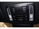 運転席上に、電動スライドドアの操作スイッチがあります。