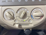 寒い冬も暑い夏も全席に快適な空調を届けてくれる、ダイヤル式エアコンを装備♪
