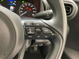 前方の車との車間を設定し、スピードを上げたり緩めたりを自動で行ってくれる追尾式の「レーダークルーズ」。上級装備の一つです!高級車にしかつかない嬉しい機能です。