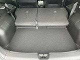 後部座席を両方倒していただくと大きな荷物も積み込むことが出来ます!コンパクトカーでも多数の荷物を積んで持っていくことが出来ますね!