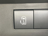 【パワースライドドア】スマートキーや運転席のスイッチでスライドドアの開閉が可能♪電動だから力を入れてドアを開ける必要が無く、小さいお子様でも、重い荷物を持っている時もラクに開け閉めできます♪