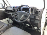 見通しのよいすっきりとした視界で、誰でも運転しやすいです。運転のしやすさは疲れにくさにも繋がりますよ♪