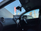 お車の室内は、落ち着いた雰囲気です。