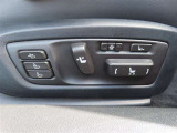 運転する時はドライビングポジションが気になりますよね。パワーシートで座席位置の微調整もしっかりできます。高級感がある装備としても人気があります。