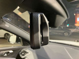 ETC内臓 自動防眩ルームミラー :後続車のライトが反射しても眩しくないように、ミラーの反射率を自動的に調整します。