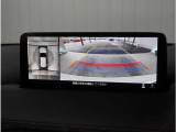 【360&deg;ビュー・モニター】専用カメラにより上から見下ろしたような視点で360度クルマの周囲を確認することができます。駐車が苦手な方でも縦列駐車や幅寄せ時に活躍してくれます。