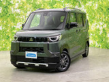 洗練されたフロントまわりに、角形のグリルと丸みを帯びたライトが調和。高めの車体と落ち着いたボディカラーが印象的で、街中でも存在感のある佇まいです。
