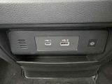 運転席 USB タイプC