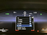 【RSA】前方カメラまたはナビゲーションシステム (情報を取得した場合)を使って特定の道路標識や信号などを認識し、ディスプレイ表示やブザーで運転者にお知らせ。