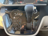 「オートエアコン」が付いています。1年中快適な室内を提供!車内温度を設定すると、風量を自動で調節してくれます。