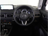 【運転席】最適なドライビングポジションでドライブをお楽しみください。