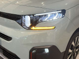 LEDヘッドライトを標準装備。