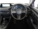 【運転席】最適なドライビングポジションでドライブをお楽しみください。
