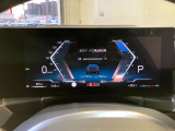 カーブドディスプレイ:メーターパネルからナビ画面を一枚の曲面のディスプレイにする事で、人間工学に基づいたタッチコントールが可能、コックピットのスイッチ類を極力減らし、よりシンプルなインテリアデザインに