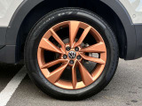 Copper Style専用装備となるカッパーカラーの17インチアルミホイール「Bangalore」。足元をスタイリッシュで華やかに彩ります。