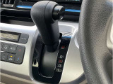 ■変速ショックの無いCVT(無段変速車)インパネシフトで、スムーズなシフト操作とサイドウォークスルーも可能です!