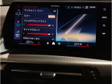 【カーブドディスプレイ】速度計などを表示する12.3インチの情報ディスプレイと、カーナビなどを表示するタッチが可能な14.9インチのディスプレイが1枚のパネルに集約され視認性、操作性を高めております。