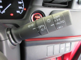 オートライトを装備。周囲の明るさに応じてヘッドライトを自動で点灯・消灯します。