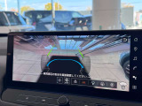 目視できないフードで隠れた路面の映像を表示するインビジブルフードビューが搭載されております