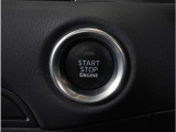 【プッシュボタンスタート】専用のリモコンキーを携帯していればエンジンの始動がワンプッシュで行えます。