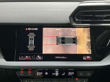 サラウンドビューカメラ装備 車両の4つのカメラから得た映像を合成し、上空から眺めているような映像をモニターに映し出します。車両周辺の歩行者や障害物などの発見に役立ちます。