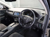 ◆視界広々で非常に運転しやすくロングドライブでも疲れを感じさせないすっきりとまとまったインパネ周りです。